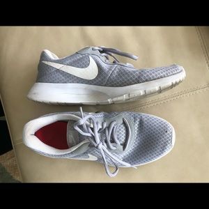 [Nike] Gray mesh Nike tennis shoes